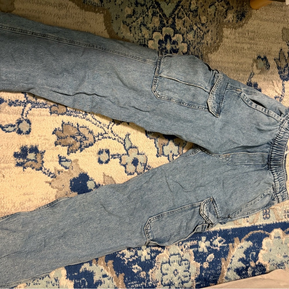 Loose fit cargo jeans
